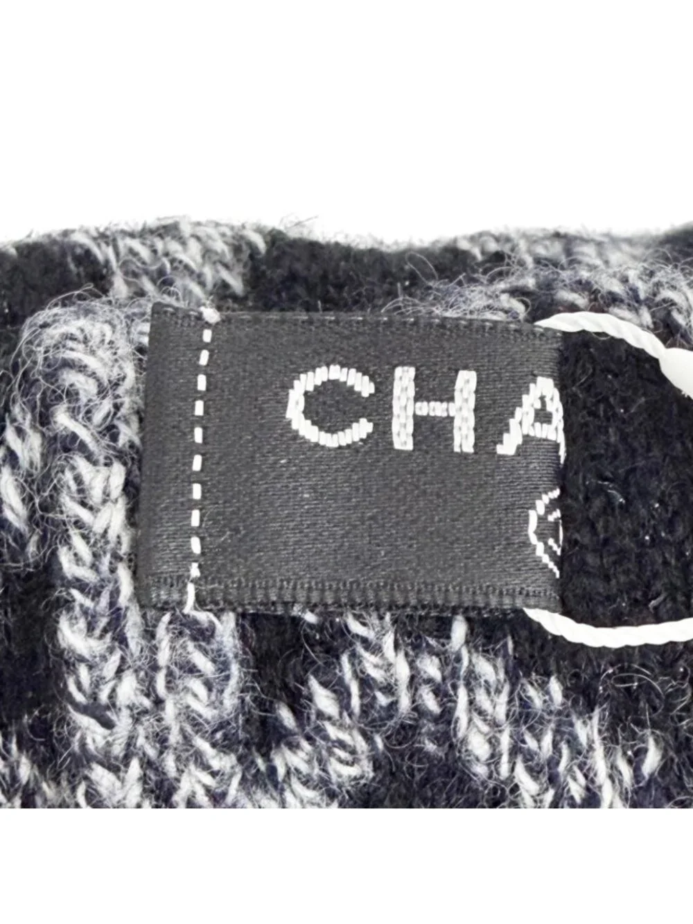 Chanel 18A Cashmere 89% CC Logo Quilted Knit Arm Warmer Arm Cover Gray Black